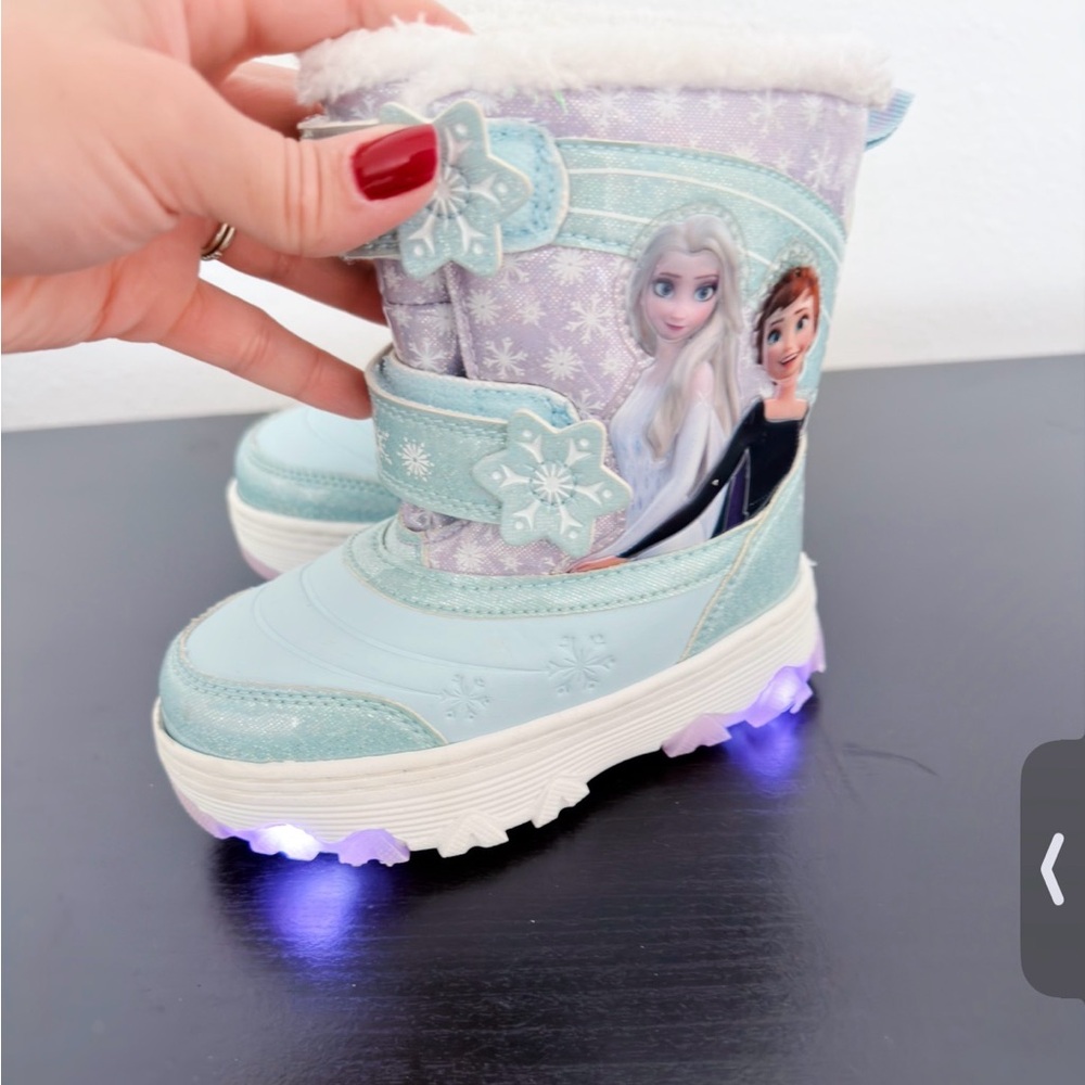 Frozen Waterproof Light-Up Snow Boots for girls - Size 9